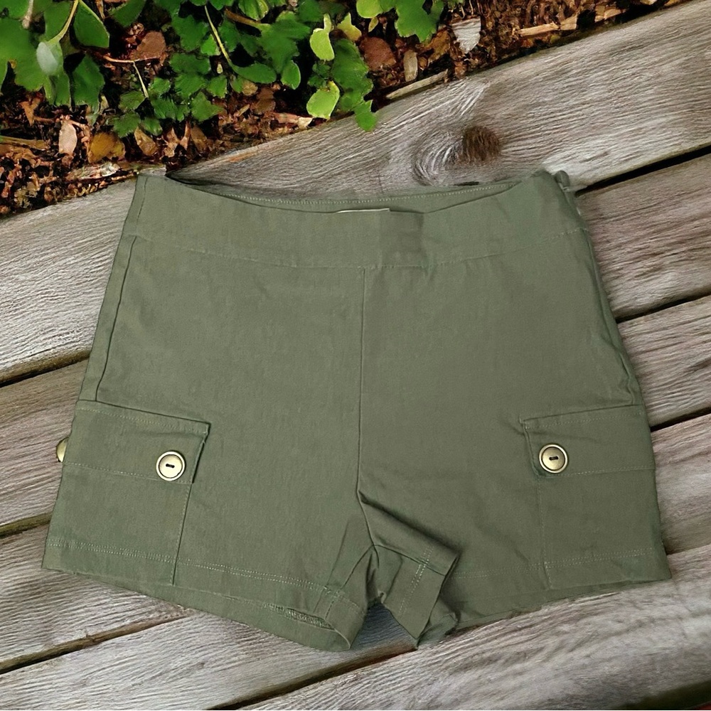 Charlotte Russe Shorts Juniors Size Medium Green Side Zipper Pockets Mid Rise